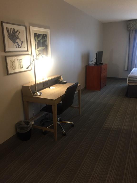 Country Inn & Suites By Radisson, Brockton Εξωτερικό φωτογραφία